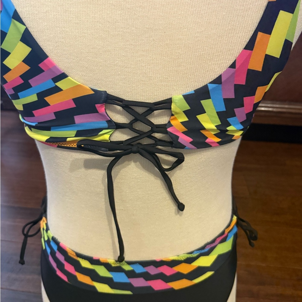 🛍️Colorful Neon Zigzag Bikini Set - Picture 2 of 6